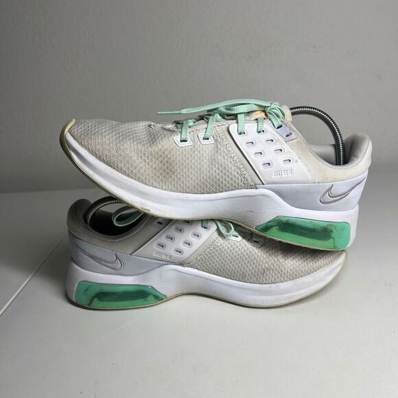 Size 9,5 Nike Air Max Bella TR 4 White Green Glow 2021 - Picture 12 of 14